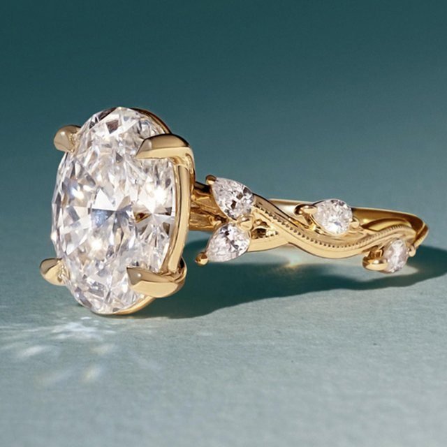 A nature-inspired lab-grown diamond ring